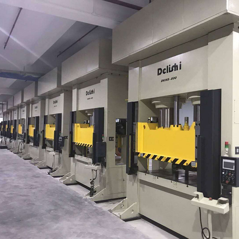 800噸液壓機自動化沖壓生產線